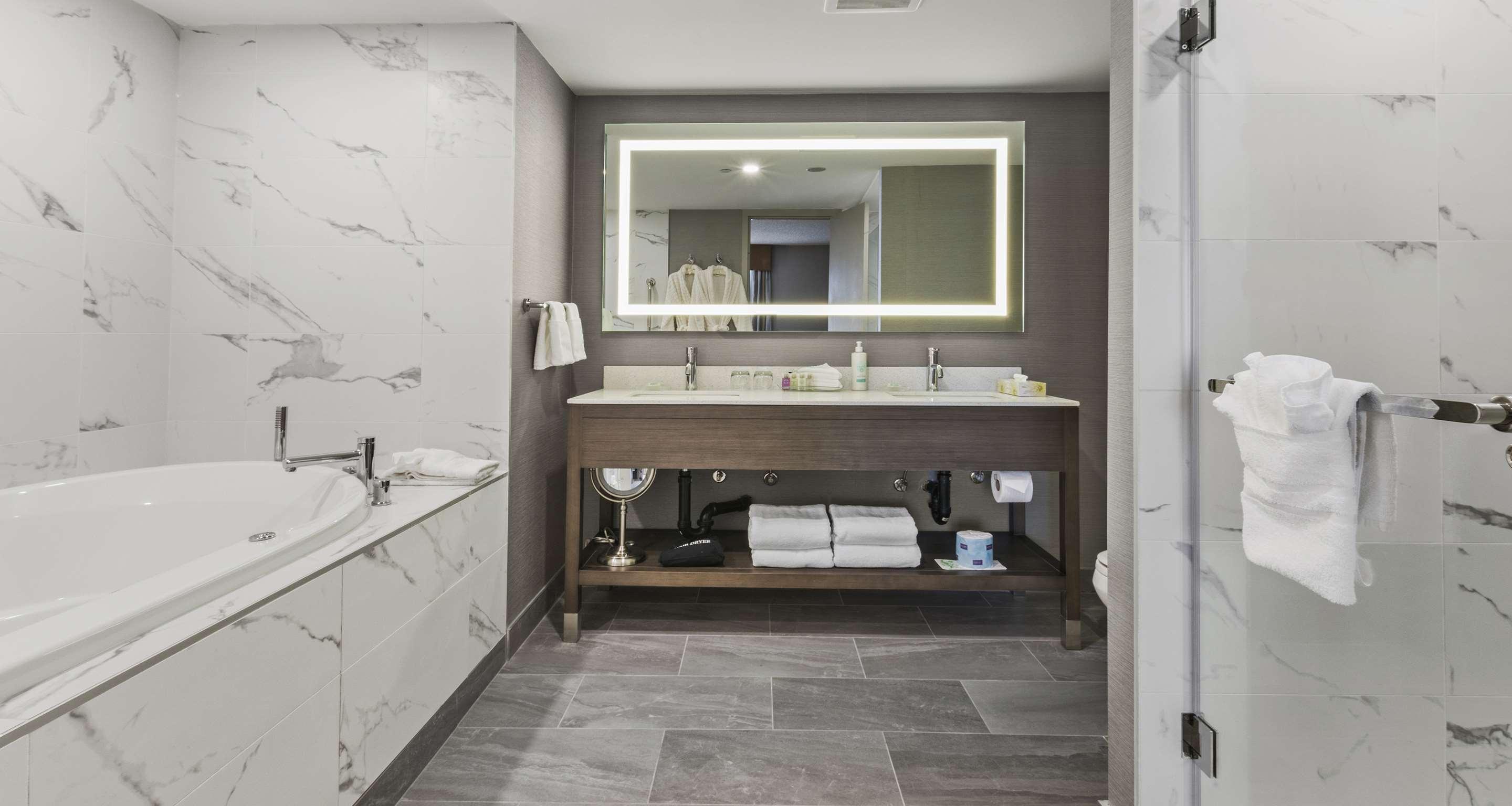 Best Western Premier Calgary Plaza Hotel & Conference Centre Екстер'єр фото