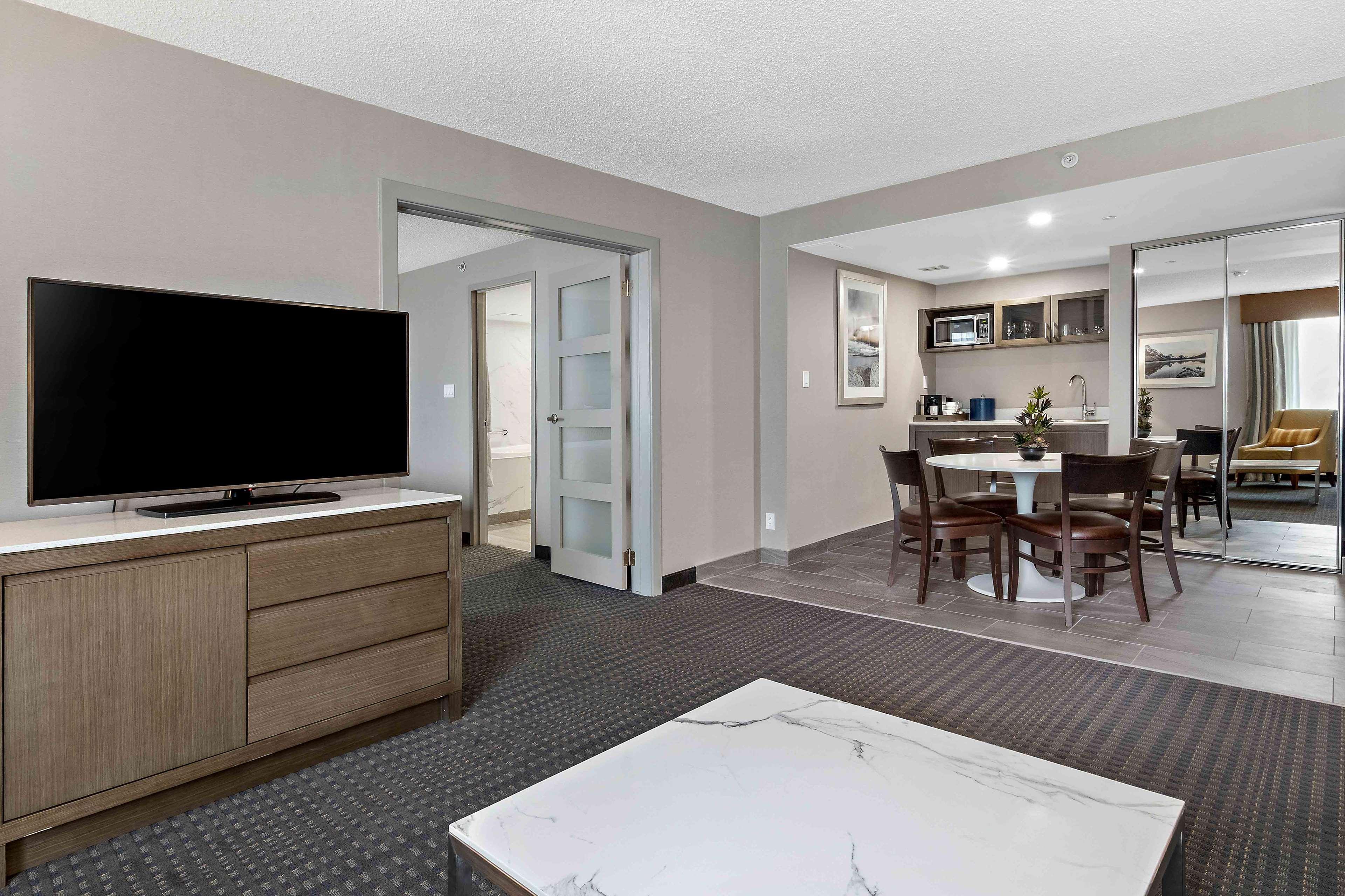 Best Western Premier Calgary Plaza Hotel & Conference Centre Екстер'єр фото