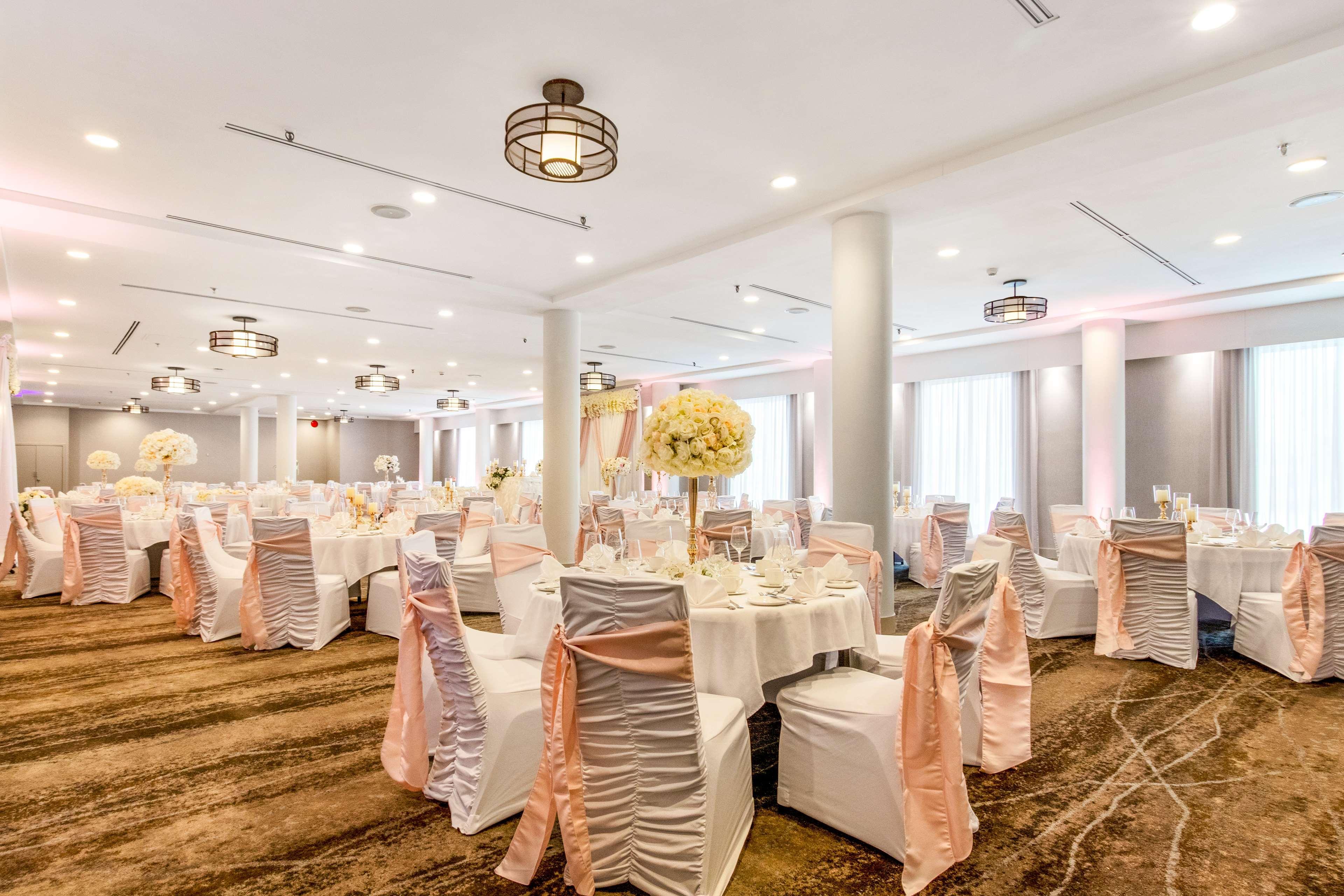 Best Western Premier Calgary Plaza Hotel & Conference Centre Екстер'єр фото