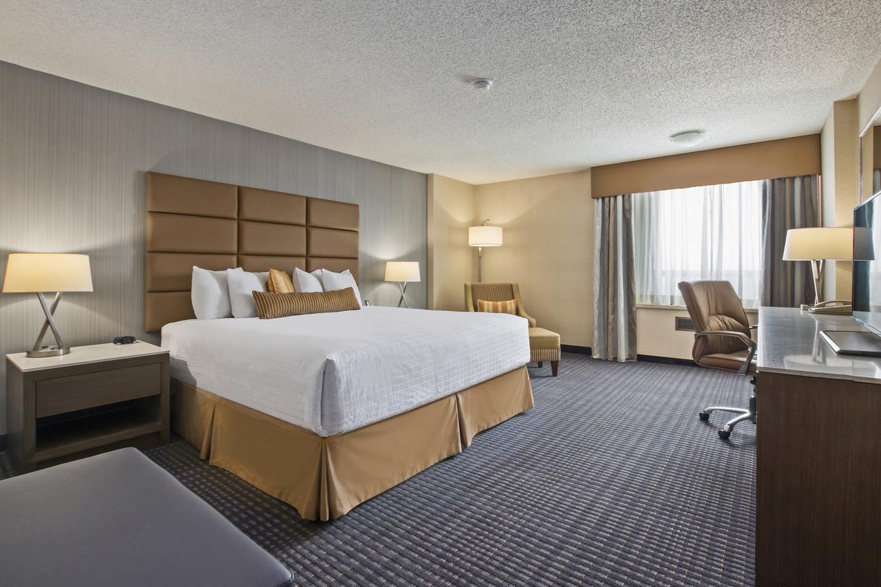 Best Western Premier Calgary Plaza Hotel & Conference Centre Екстер'єр фото